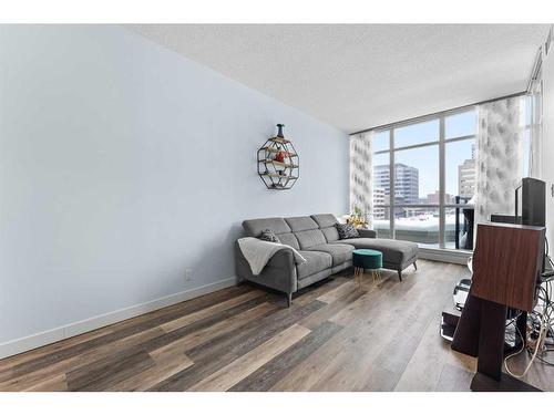 405-788 12 Avenue Sw, Calgary, AB - Indoor Photo Showing Living Room