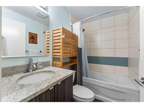 405-788 12 Avenue Sw, Calgary, AB - Indoor Photo Showing Bathroom