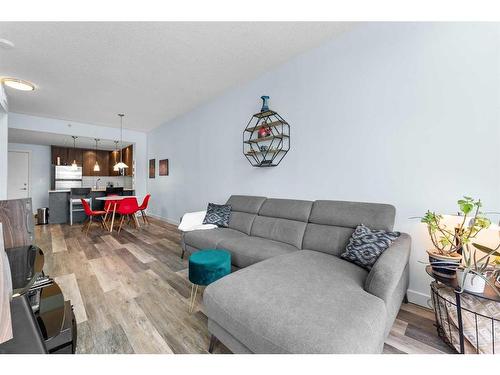 405-788 12 Avenue Sw, Calgary, AB - Indoor Photo Showing Living Room