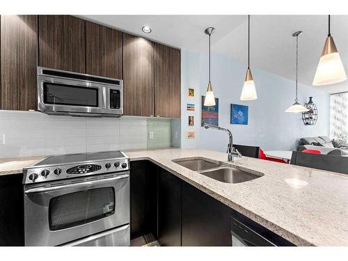 405-788 12 Avenue Sw, Calgary, AB - Indoor Photo Showing Kitchen With Stainless Steel Kitchen With Double Sink With Upgraded Kitchen