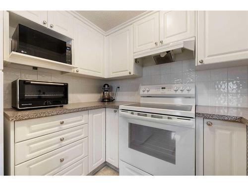 178 Mt Aberdeen Manor Se, Calgary, AB - Indoor Photo Showing Kitchen