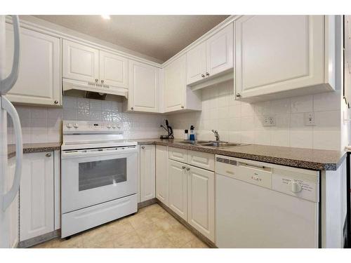 178 Mt Aberdeen Manor Se, Calgary, AB - Indoor Photo Showing Kitchen With Double Sink