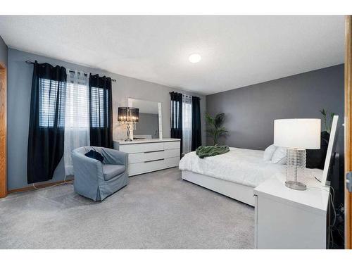 178 Mt Aberdeen Manor Se, Calgary, AB - Indoor Photo Showing Bedroom