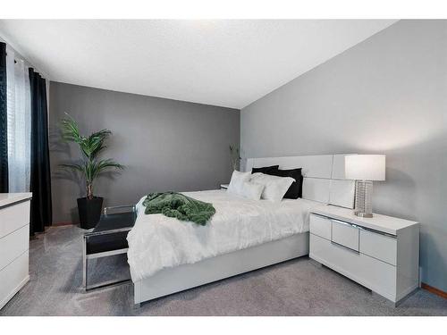 178 Mt Aberdeen Manor Se, Calgary, AB - Indoor Photo Showing Bedroom