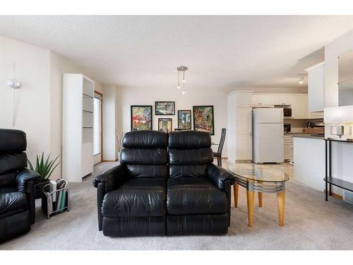 178 Mt Aberdeen Manor Se, Calgary, AB - Indoor Photo Showing Living Room