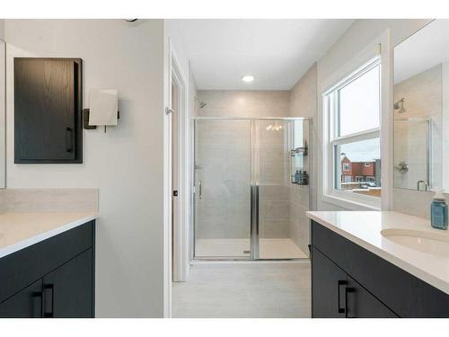 543 Belmont Heath Sw, Calgary, AB - Indoor Photo Showing Bathroom