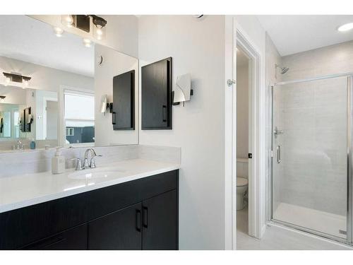 543 Belmont Heath Sw, Calgary, AB - Indoor Photo Showing Bathroom