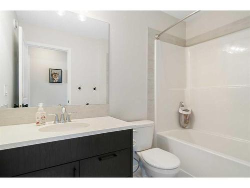 543 Belmont Heath Sw, Calgary, AB - Indoor Photo Showing Bathroom