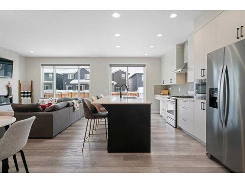 543 Belmont Heath Sw, Calgary, AB - Indoor Photo Showing Kitchen