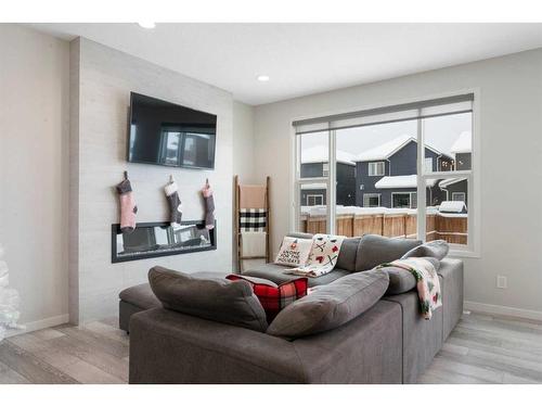 543 Belmont Heath Sw, Calgary, AB - Indoor Photo Showing Living Room