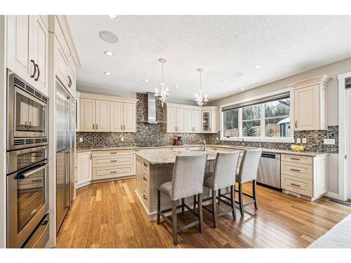 215 Patton Court Sw, Calgary, AB - Indoor Photo Showing Kitchen With Upgraded Kitchen