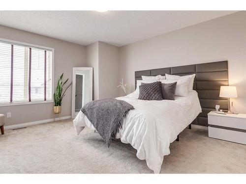 2 Evansbrooke Manor Nw, Calgary, AB - Indoor Photo Showing Bedroom