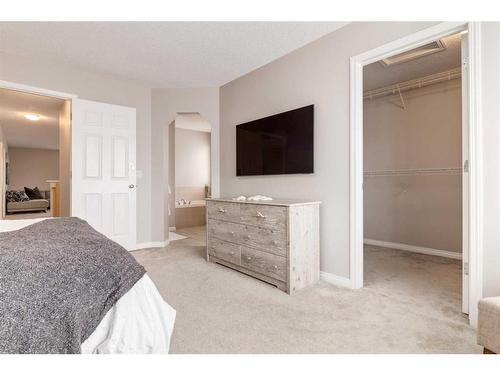 2 Evansbrooke Manor Nw, Calgary, AB - Indoor Photo Showing Bedroom