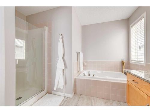 2 Evansbrooke Manor Nw, Calgary, AB - Indoor Photo Showing Bathroom