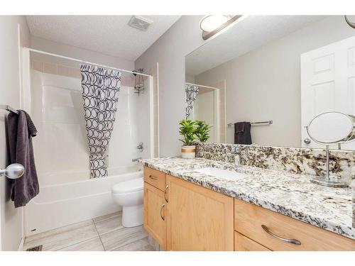 2 Evansbrooke Manor Nw, Calgary, AB - Indoor Photo Showing Bathroom