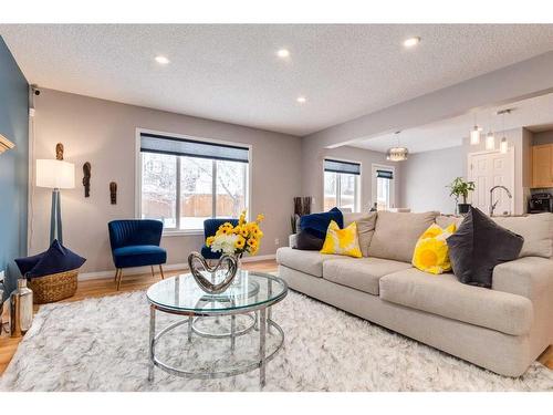 2 Evansbrooke Manor Nw, Calgary, AB - Indoor Photo Showing Living Room