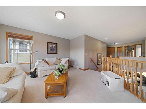 82 Everwillow Close Sw, Calgary, AB - Indoor Photo Showing Living Room