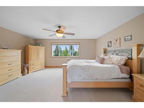 82 Everwillow Close Sw, Calgary, AB - Indoor Photo Showing Bedroom