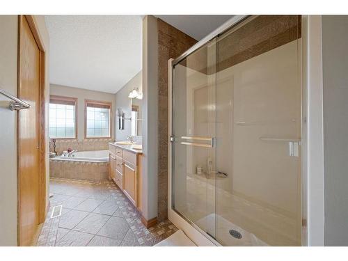 82 Everwillow Close Sw, Calgary, AB - Indoor Photo Showing Bathroom