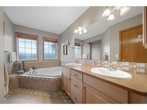 82 Everwillow Close Sw, Calgary, AB - Indoor Photo Showing Bathroom