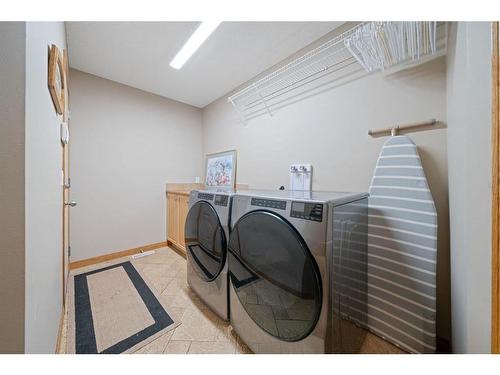 82 Everwillow Close Sw, Calgary, AB - Indoor Photo Showing Laundry Room