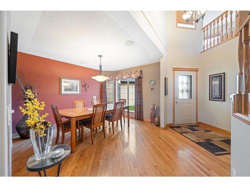 82 Everwillow Close Sw, Calgary, AB - Indoor Photo Showing Dining Room