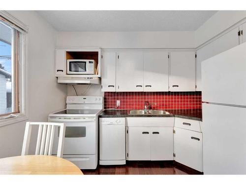 4627 Greenhill Crescent Ne, Calgary, AB - Indoor Photo Showing Kitchen