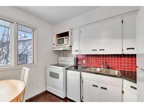 4627 Greenhill Crescent Ne, Calgary, AB - Indoor Photo Showing Kitchen