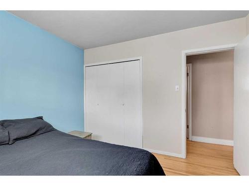 4627 Greenhill Crescent Ne, Calgary, AB - Indoor Photo Showing Bedroom