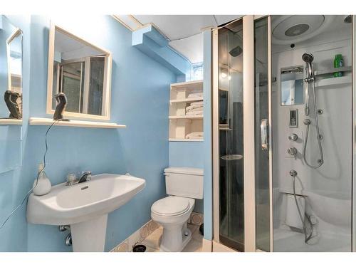 4627 Greenhill Crescent Ne, Calgary, AB - Indoor Photo Showing Bathroom