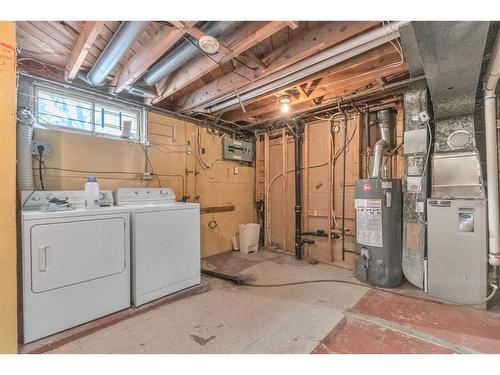 4627 Greenhill Crescent Ne, Calgary, AB - Indoor Photo Showing Laundry Room