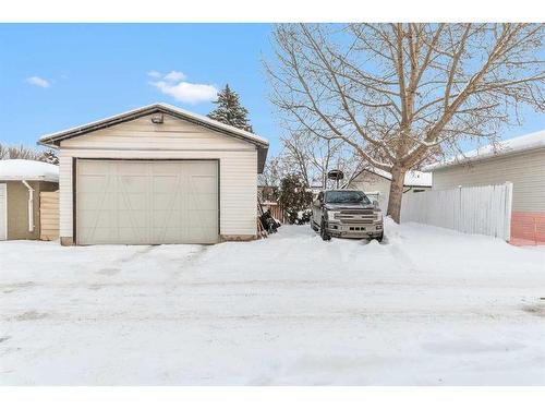 4627 Greenhill Crescent Ne, Calgary, AB - Outdoor