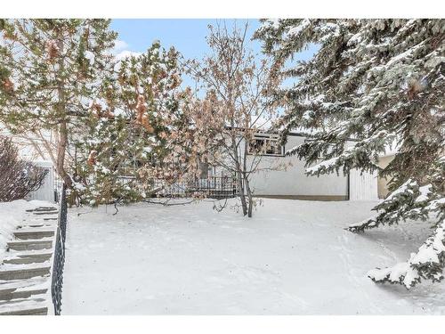 4627 Greenhill Crescent Ne, Calgary, AB - Outdoor