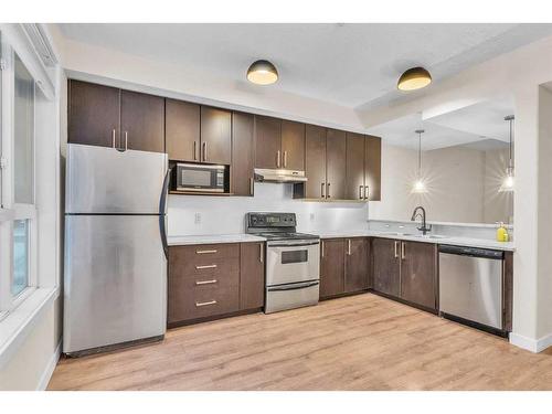 114-830 Centre Avenue Ne, Calgary, AB - Indoor Photo Showing Kitchen With Stainless Steel Kitchen