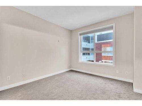 114-830 Centre Avenue Ne, Calgary, AB - Indoor Photo Showing Other Room