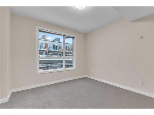 114-830 Centre Avenue Ne, Calgary, AB - Indoor Photo Showing Other Room