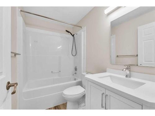 114-830 Centre Avenue Ne, Calgary, AB - Indoor Photo Showing Bathroom