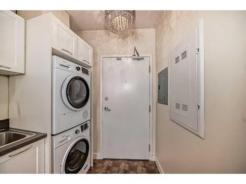 1412-3820 Brentwood Road Nw, Calgary, AB - Indoor Photo Showing Laundry Room