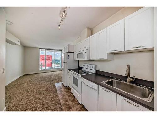 1412-3820 Brentwood Road Nw, Calgary, AB - Indoor Photo Showing Kitchen