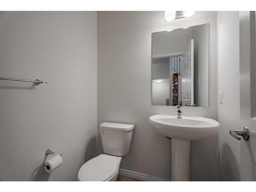 401 Clydesdale Way, Cochrane, AB - Indoor Photo Showing Bathroom