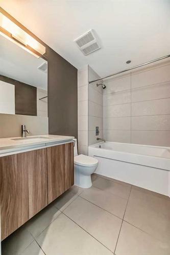 1701-1188 3 Street Se, Calgary, AB - Indoor Photo Showing Bathroom