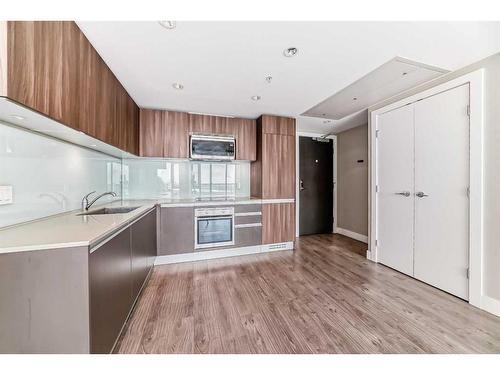 1701-1188 3 Street Se, Calgary, AB - Indoor Photo Showing Kitchen