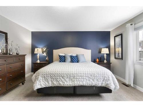 17 Riviera Bay, Cochrane, AB - Indoor Photo Showing Bedroom