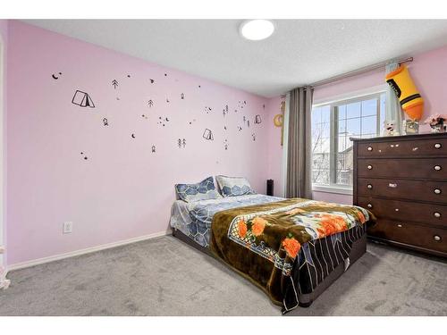 16 Saddlebrook Place Ne, Calgary, AB - Indoor Photo Showing Bedroom