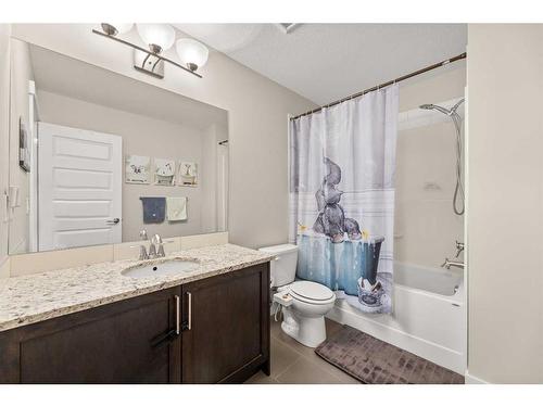 402-110 Coopers Common Sw, Airdrie, AB - Indoor Photo Showing Bathroom