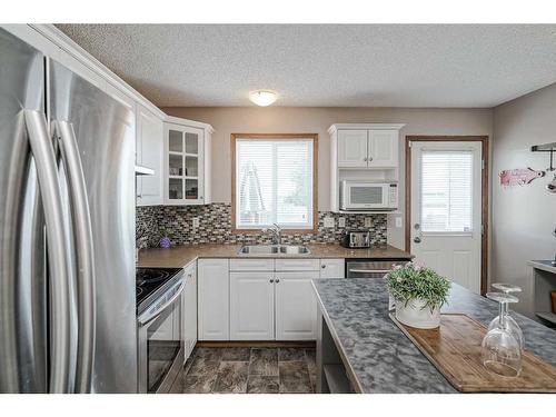 73 Applemont Place Se, Calgary, AB - Indoor Photo Showing Kitchen