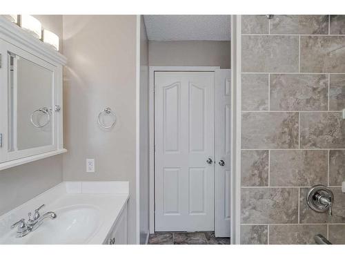 73 Applemont Place Se, Calgary, AB - Indoor Photo Showing Bathroom