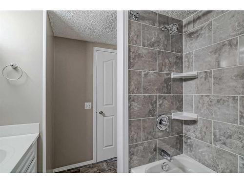 73 Applemont Place Se, Calgary, AB - Indoor Photo Showing Bathroom