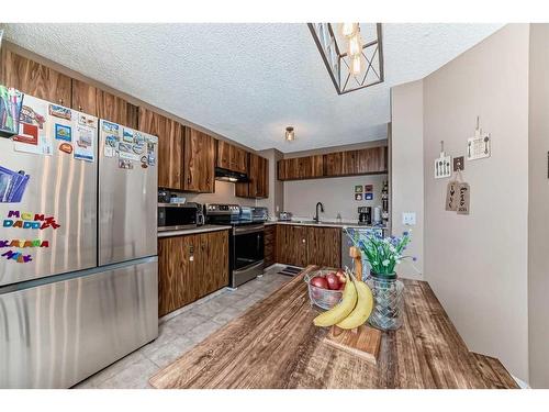 701-700 Allen Street Se, Airdrie, AB - Indoor Photo Showing Kitchen