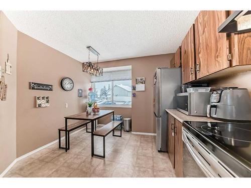 701-700 Allen Street Se, Airdrie, AB - Indoor Photo Showing Kitchen